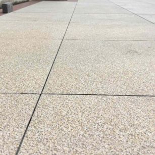 沧州 黄金麻花岗岩石板材荔枝面地面铺装效果