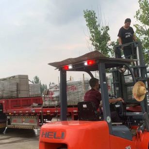 沧州 黄金麻冰裂纹，地铺石装车