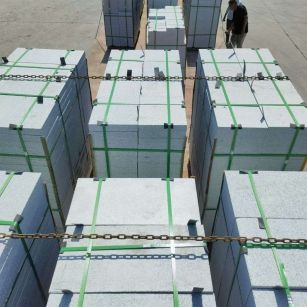 沧州 芝麻白花岗岩5公分地铺石 花岗岩厂家工厂装车日常