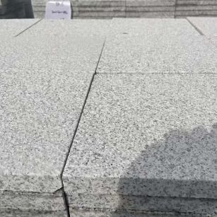 沧州 白麻花岗岩石材推荐 荔枝面地铺石