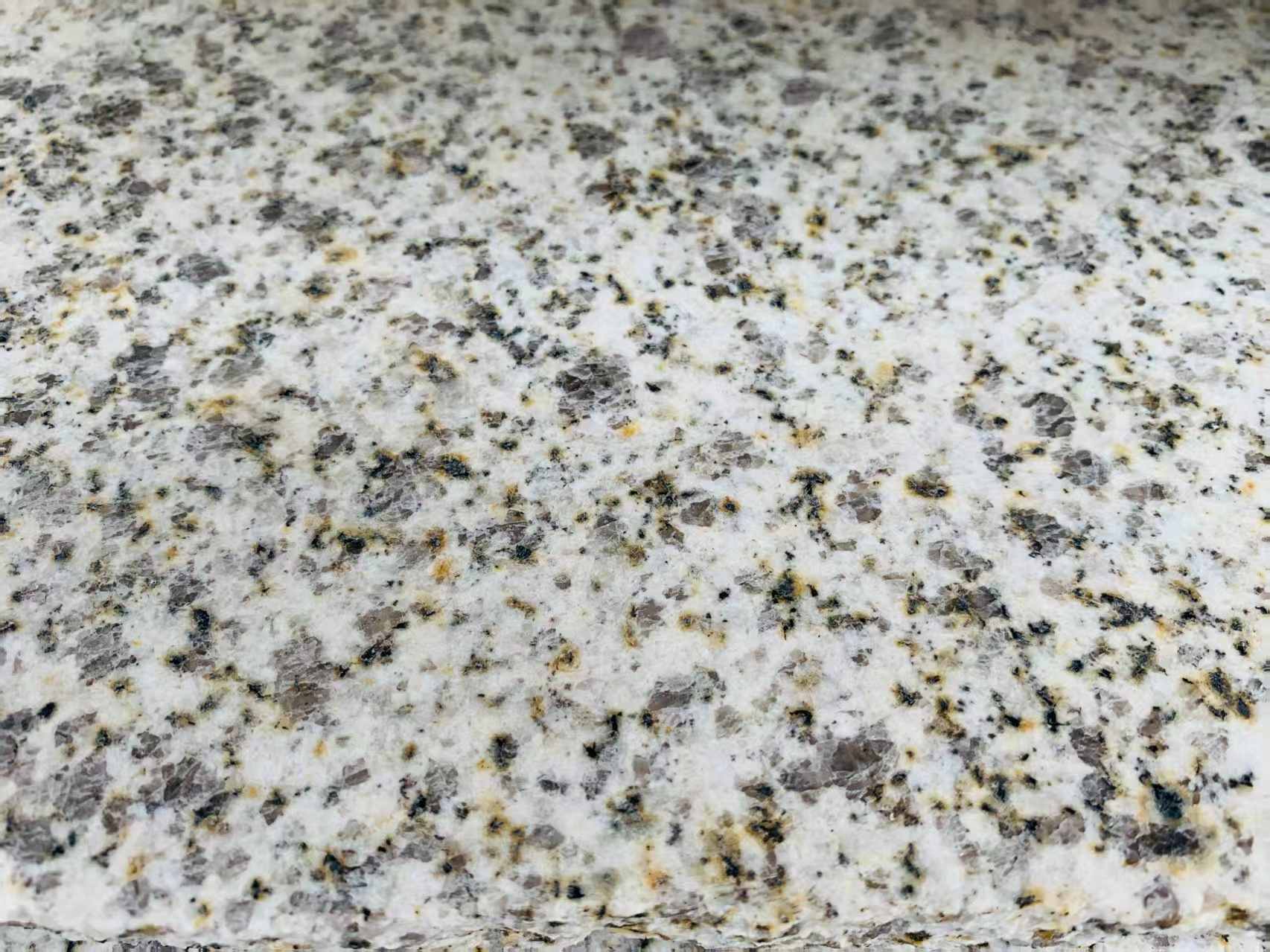 沧州 黄金麻花岗岩石材浅黄光面