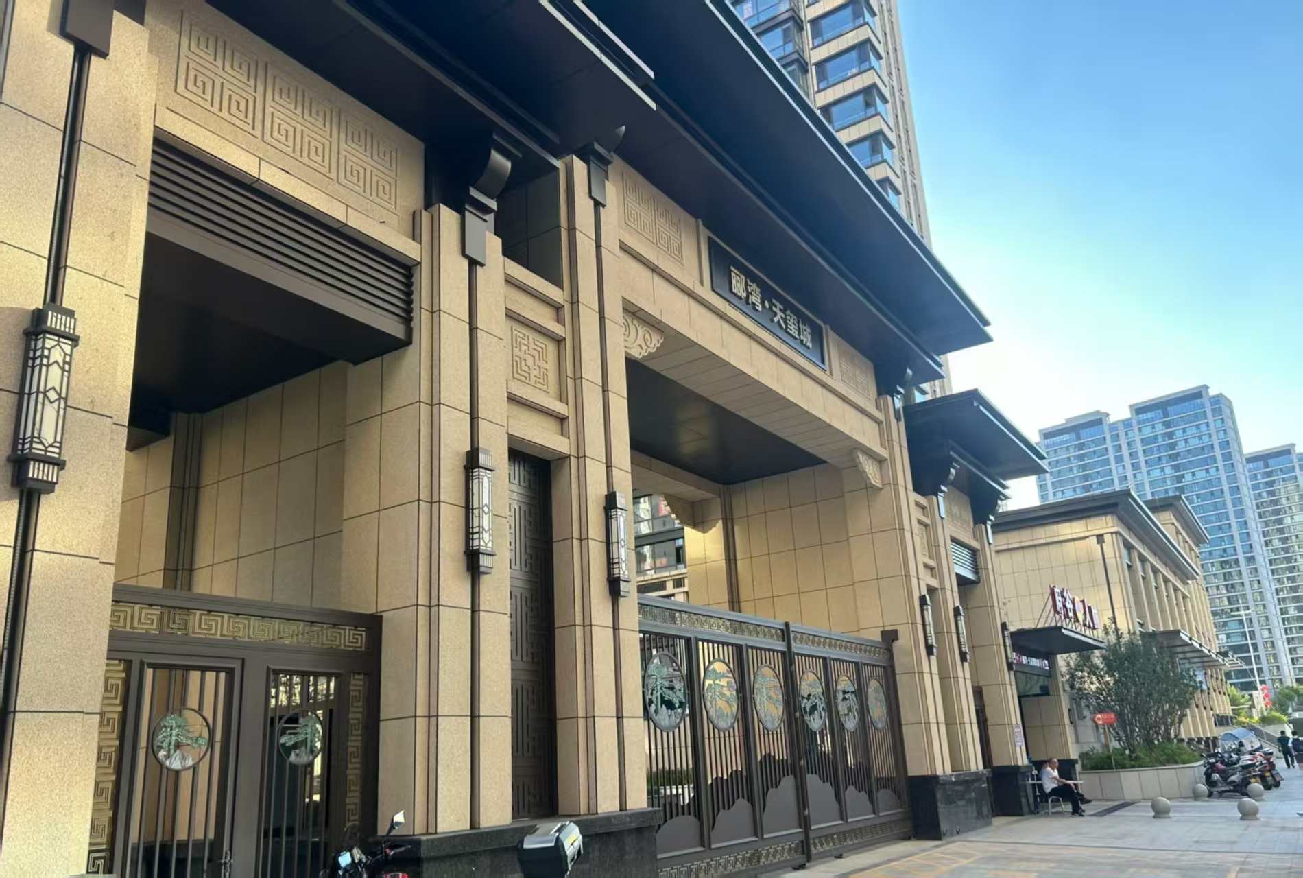 沧州 黄金麻花岗岩荔枝面小区门楼外墙干挂