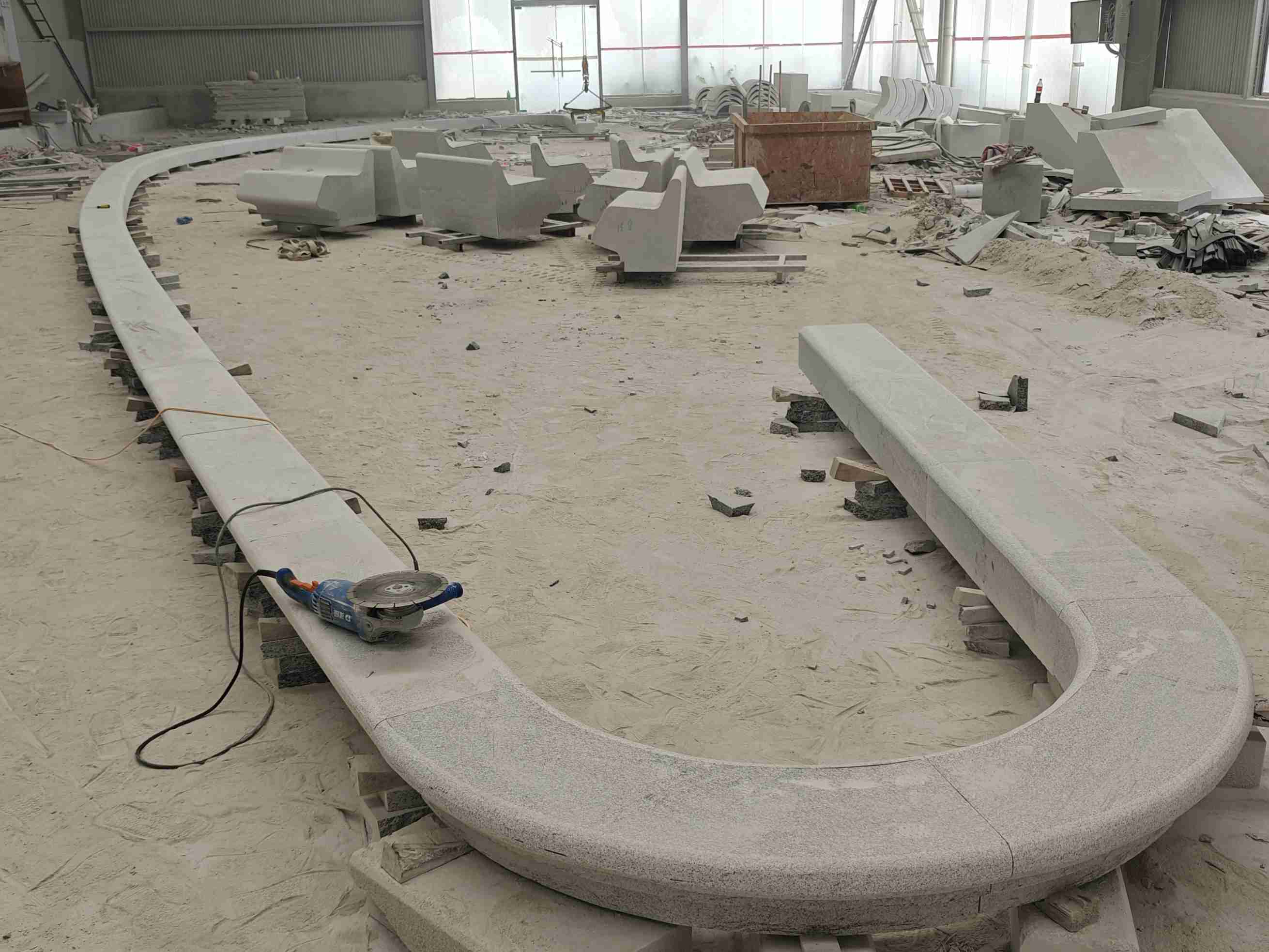 沧州 芝麻白花岗岩弧形花坛石，坐凳石