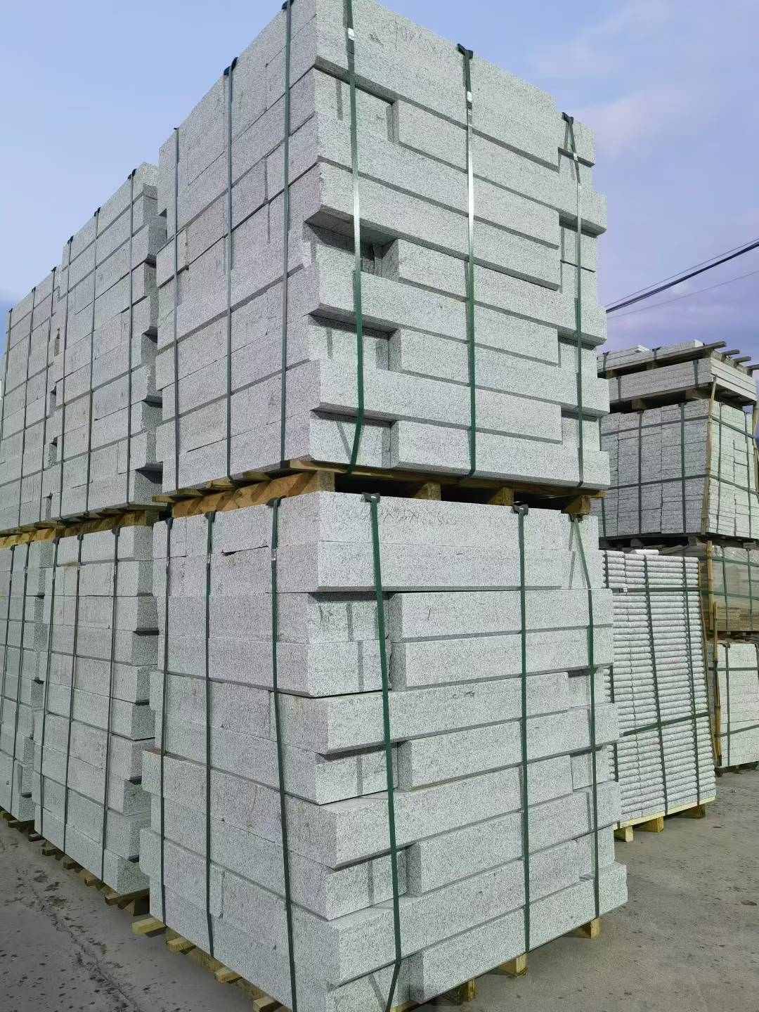 沧州 芝麻白花岗岩路沿石，路缘石，路肩石，道牙，立缘石，马路牙子，街沿石，侧石等