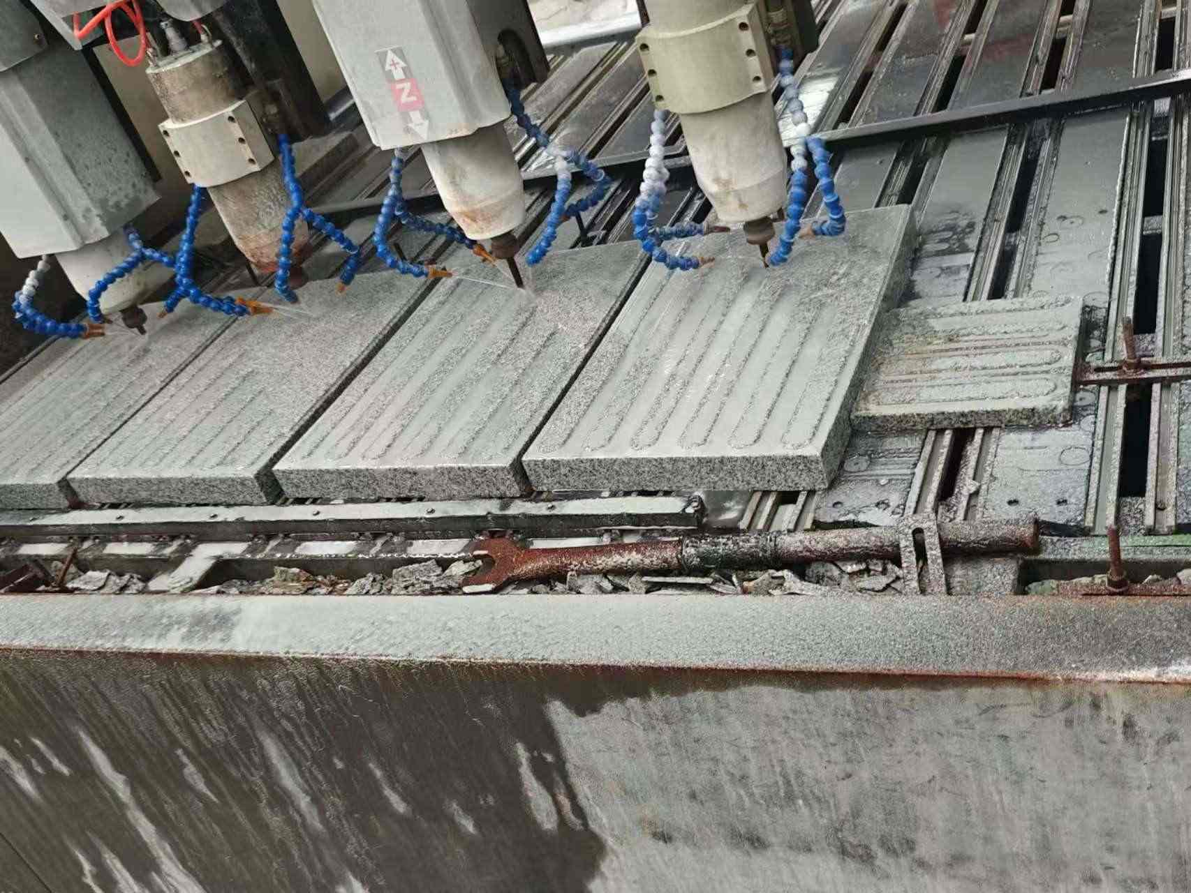 沧州 芝麻白花岗岩荔枝面盲道雕刻