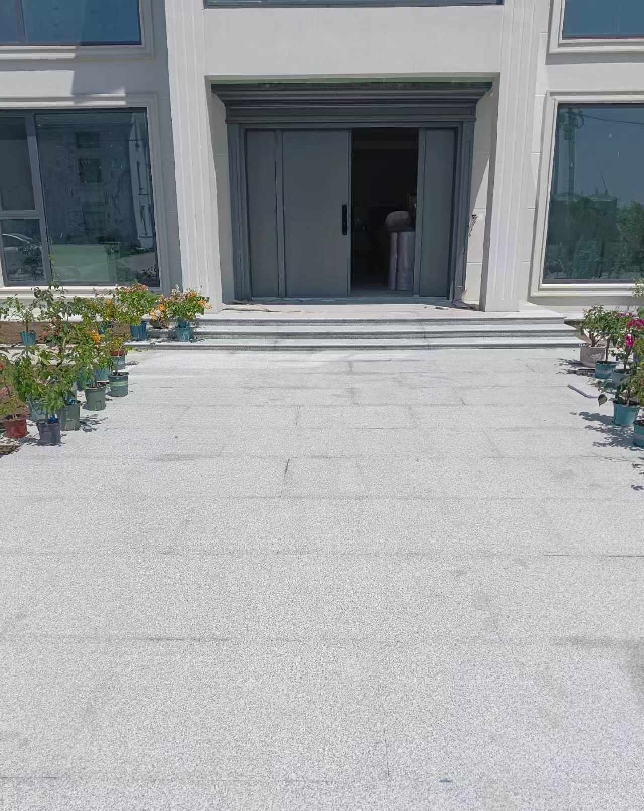 沧州 芝麻白花岗岩地铺石地面铺装