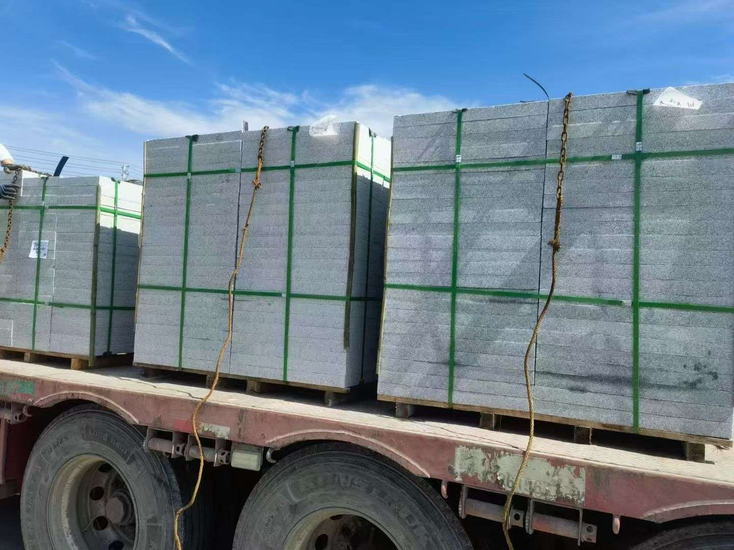 沧州 芝麻白花岗岩地铺石装车日常