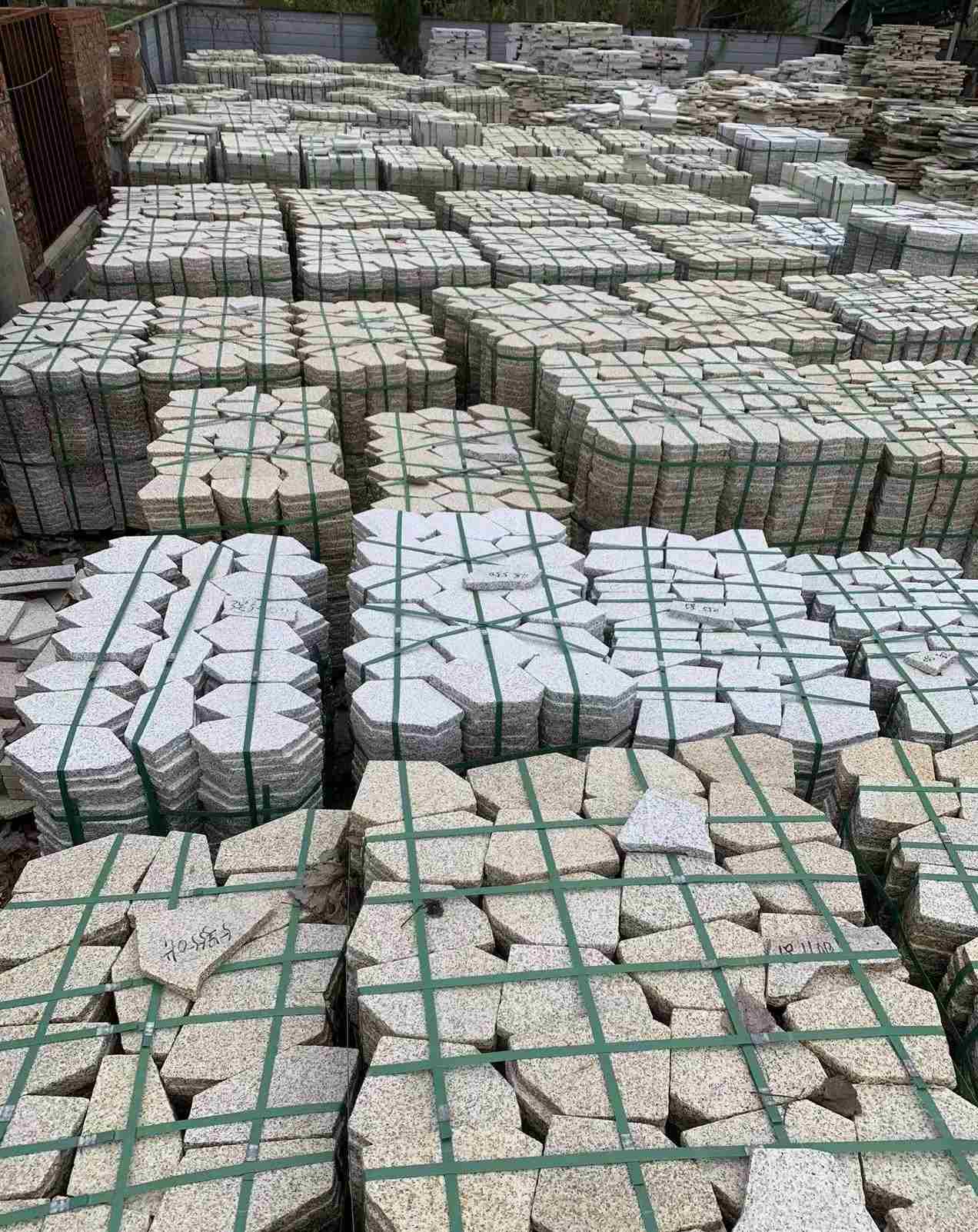 沧州 黄金麻白麻花岗岩荔枝面地铺石(冰裂纹)