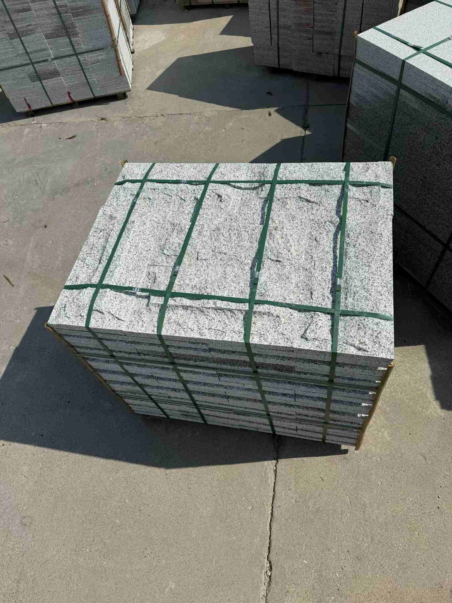 沧州 白麻花岗岩石材自然面蘑菇石成品