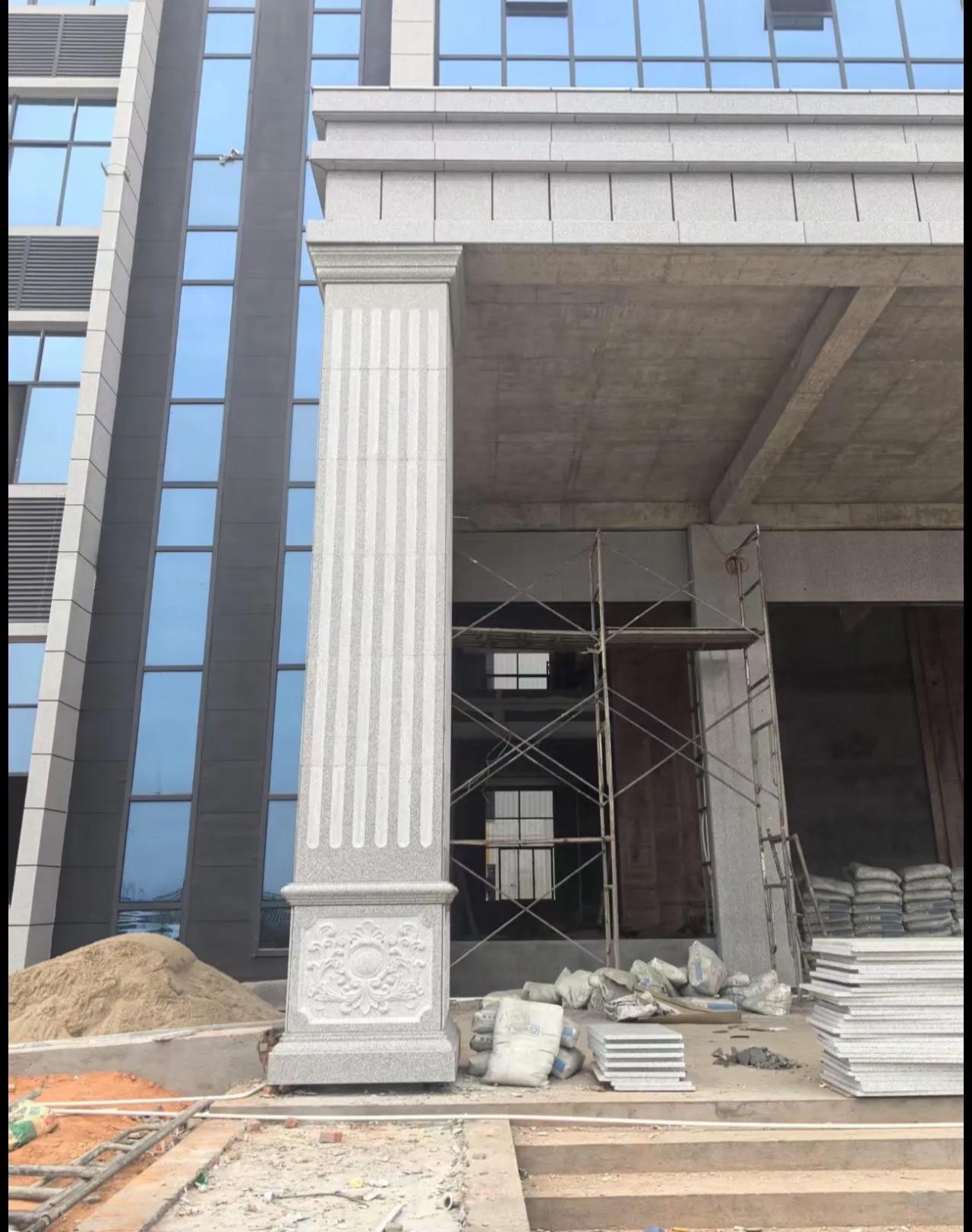 沧州 芝麻白光面花岗岩门楼大柱（罗马柱）配雕花底座