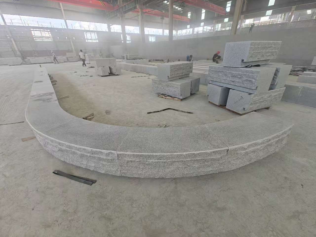 沧州 芝麻白异形坐凳，自然面光面弧形加工