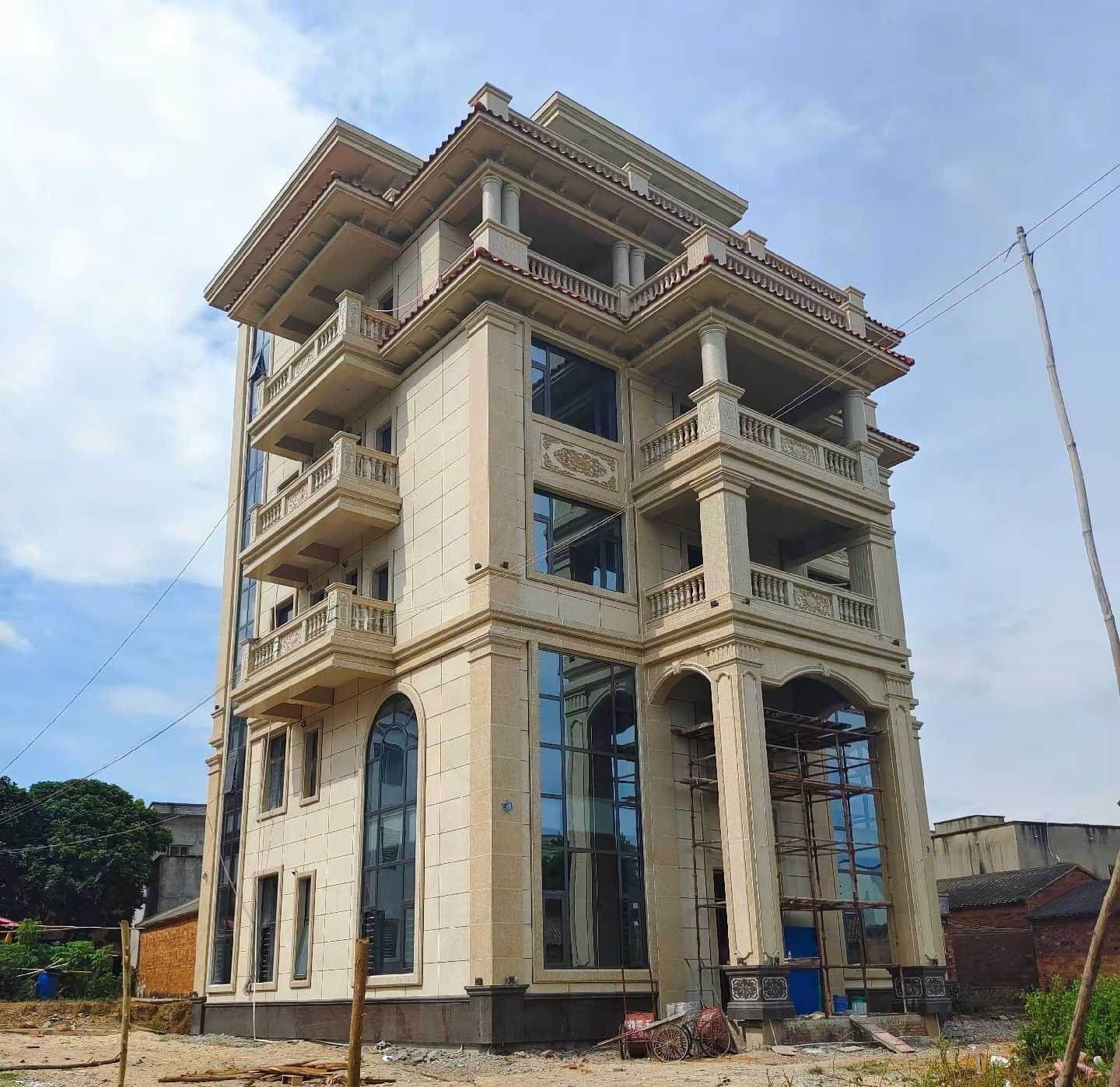 沧州 黄金麻花岗岩石材别墅外墙干挂搭配（雕花栏杆花瓶柱门楼罗马柱）