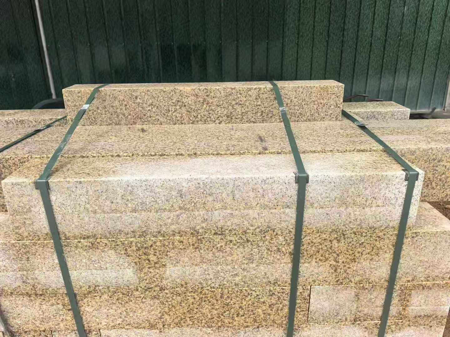 沧州 黄金麻花岗岩石材机切面栏杆料半成品