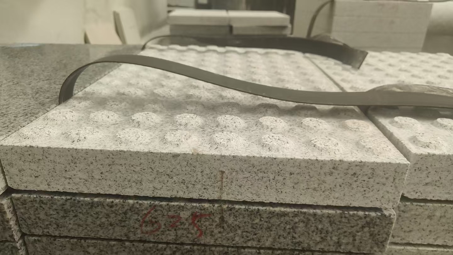 沧州 芝麻白花岗岩6.0公分荔枝面五轴加工雕刻盲点