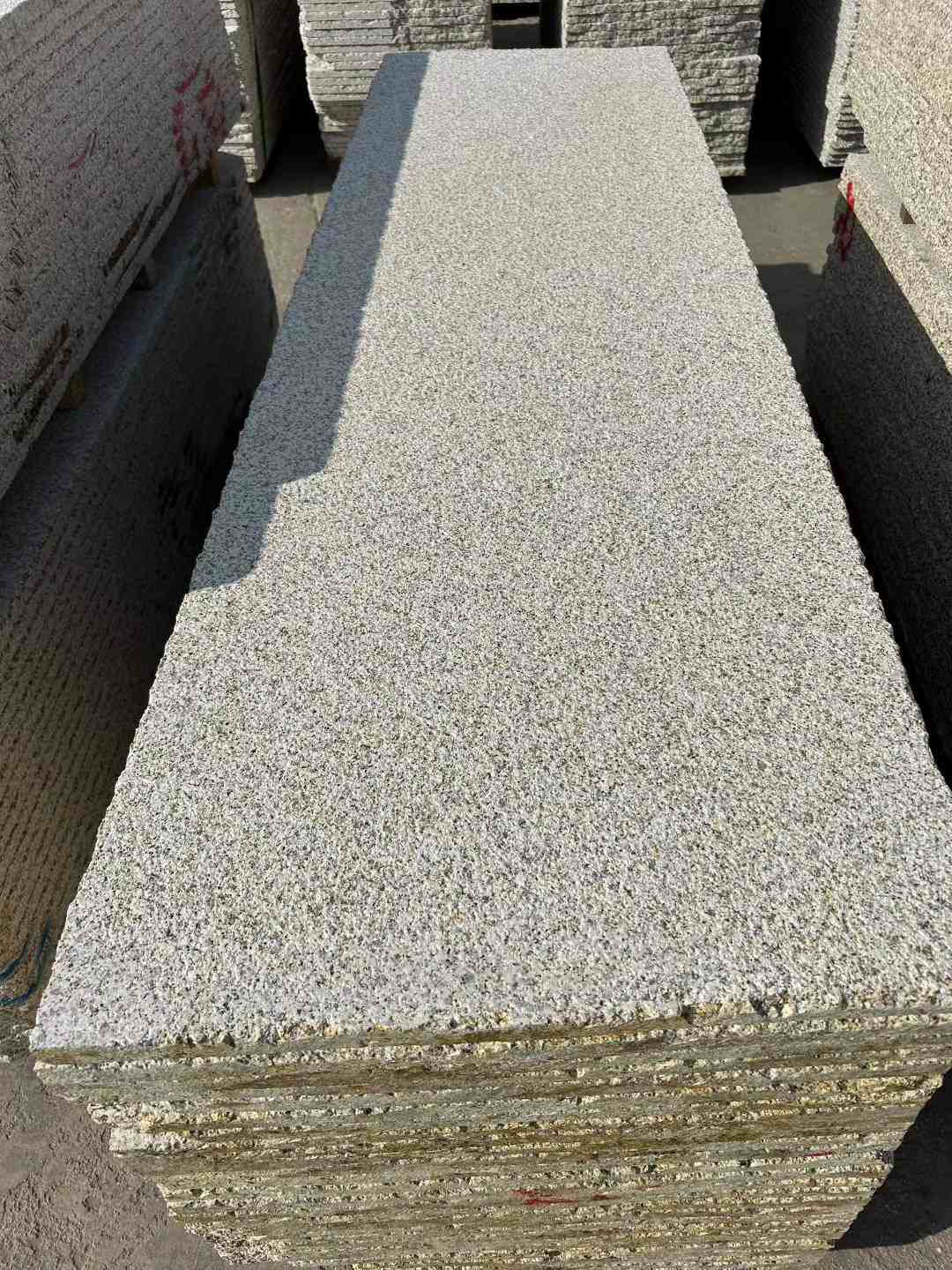 沧州 黄金麻花岗岩荔枝面毛板，半成品