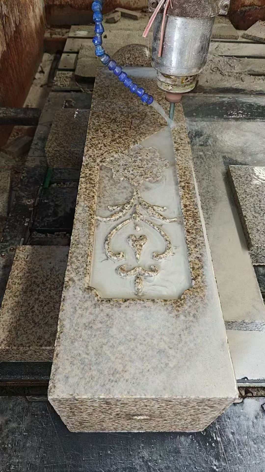 沧州 黄金麻花岗岩异形加工雕刻栏杆大柱