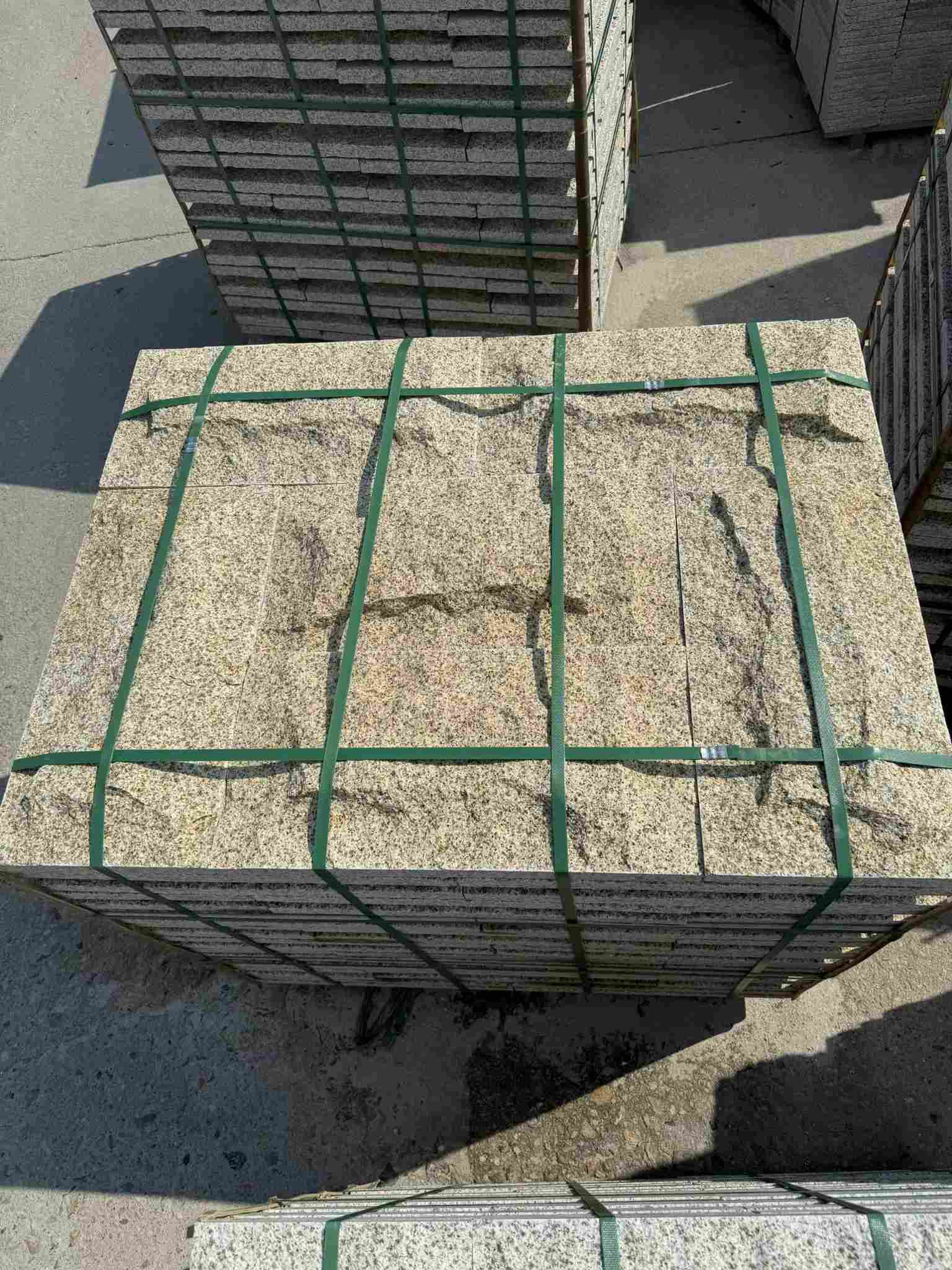 沧州 黄金麻花岗岩石材自然面蘑菇石成品