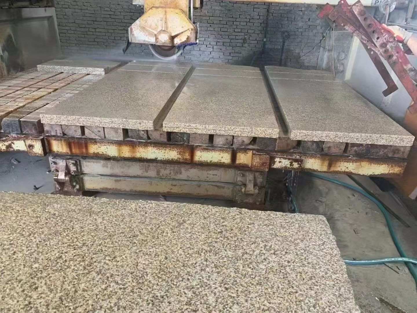 沧州 黄金麻荔枝面成品板加工