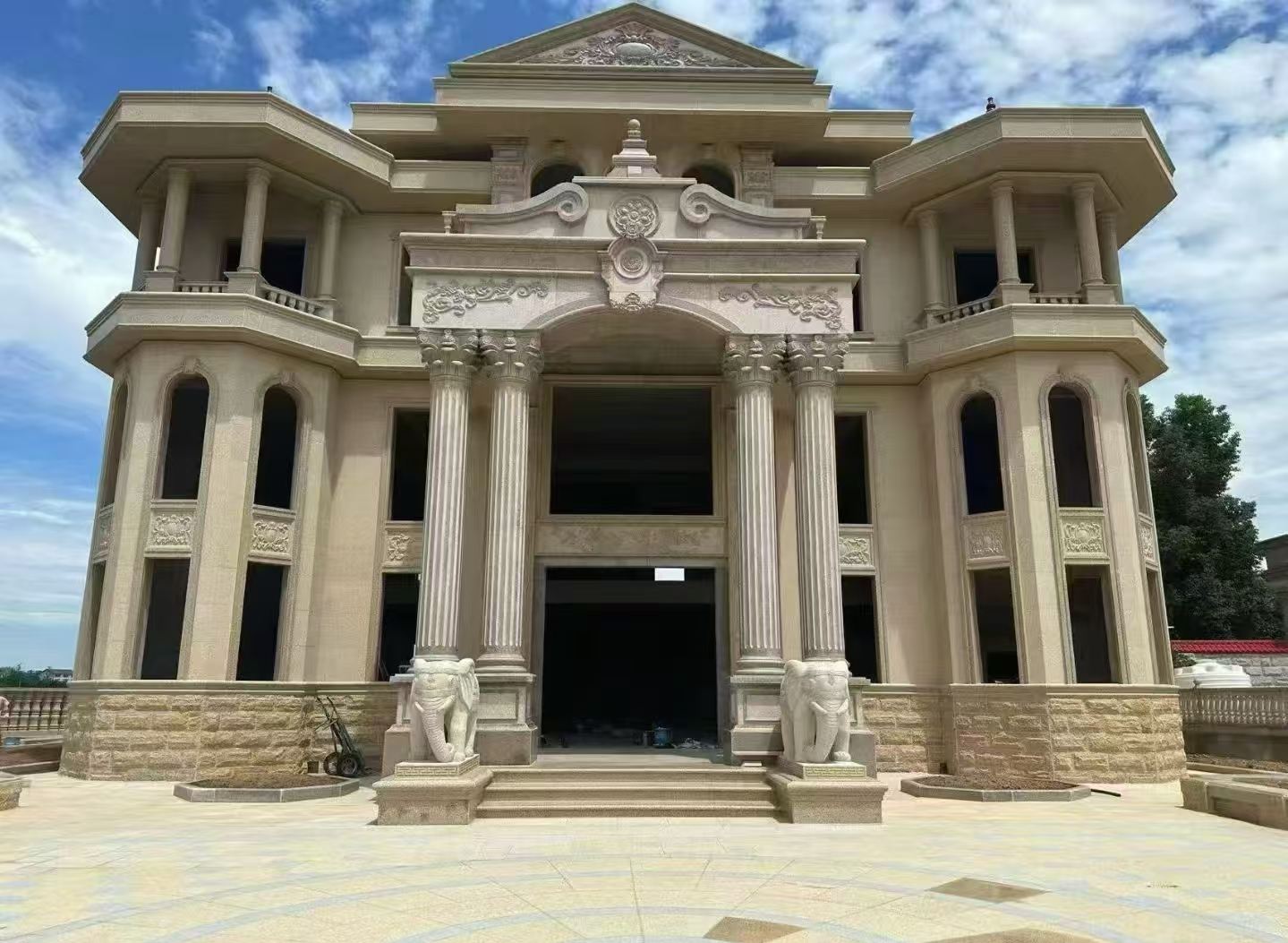 沧州 黄金麻别墅外墙干挂，大柱，大象，蘑菇石，雕花板