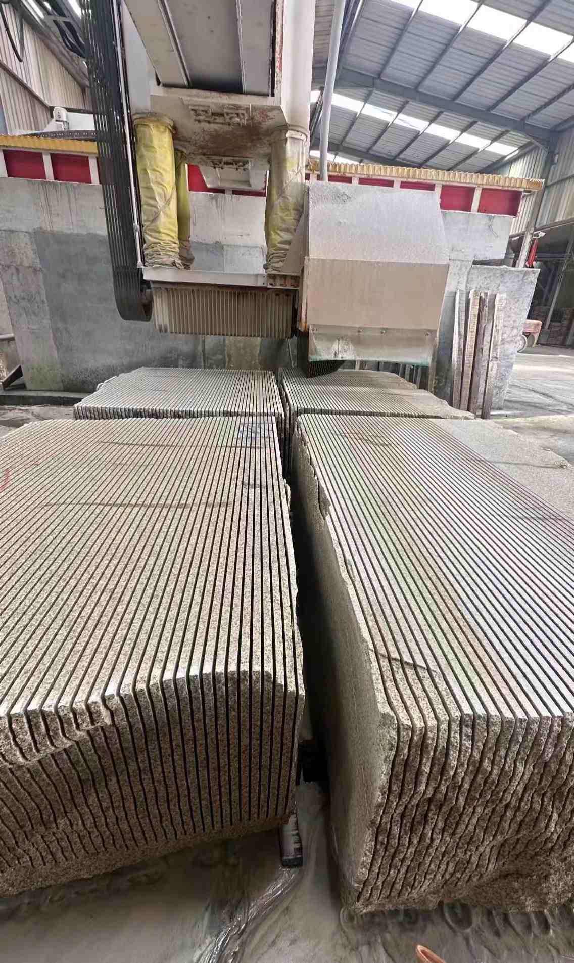 沧州 车间生产日常，黄金麻白麻花岗岩